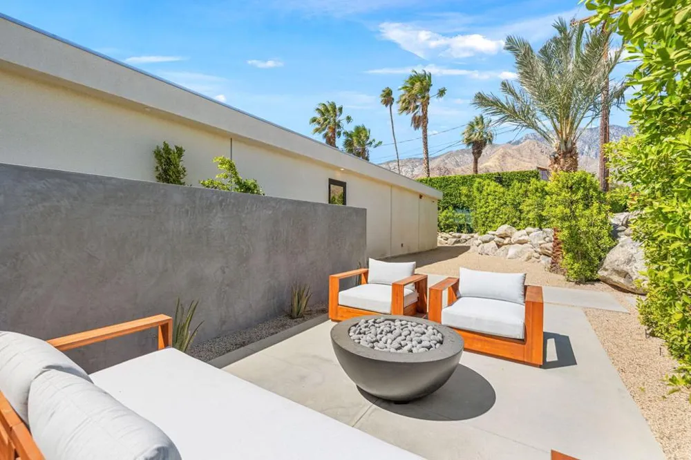 775 W Cabrillo Road Palm Springs, CA 92262