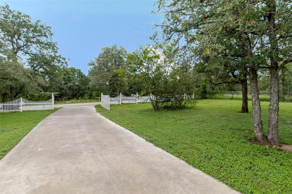 771 Hillje Road Kingsbury, TX 78638