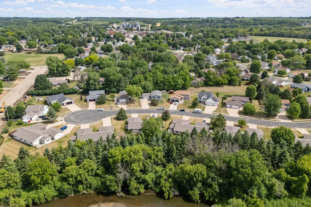 114 Lillie Lane SE Pine Island, MN 55963