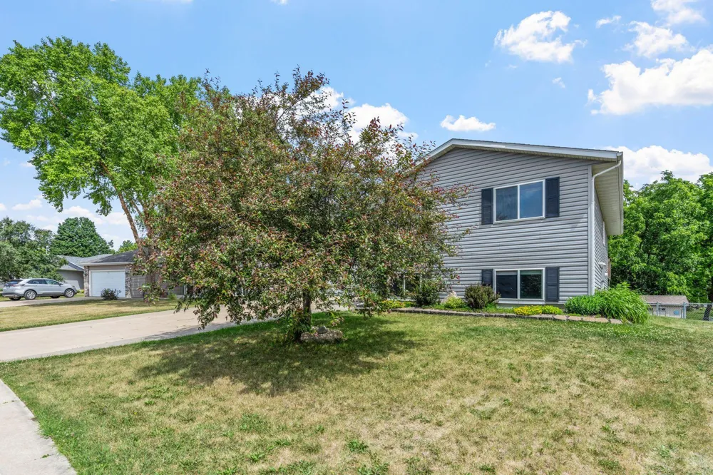 114 Lillie Lane SE Pine Island, MN 55963