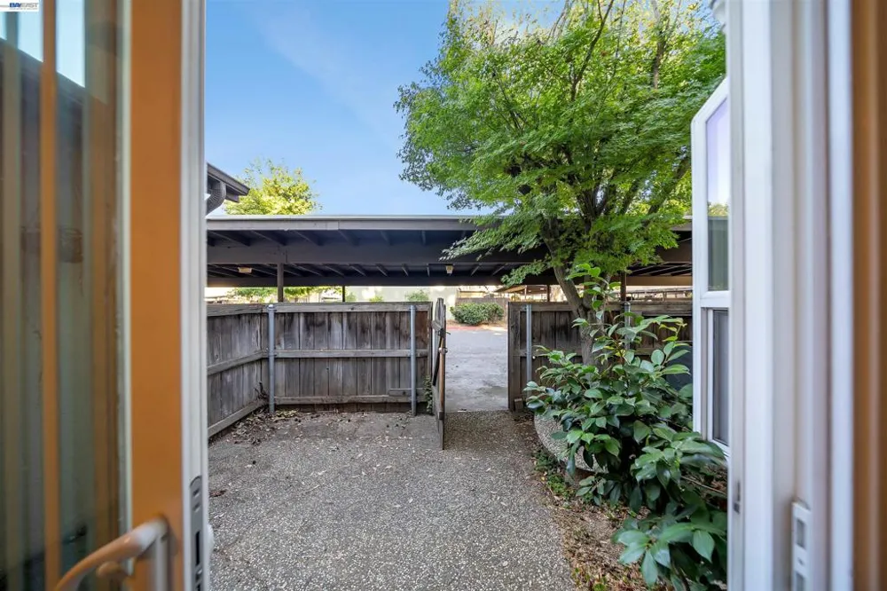 8848 La Riviera Dr #B Sacramento, CA 95826