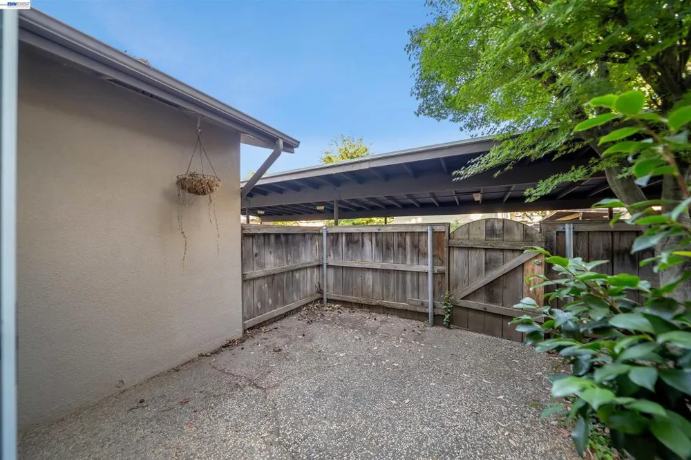 8848 La Riviera Dr #B Sacramento, CA 95826