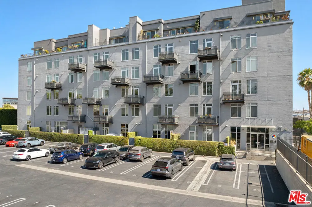 825 E 4th Street #503 Los Angeles, CA 90013