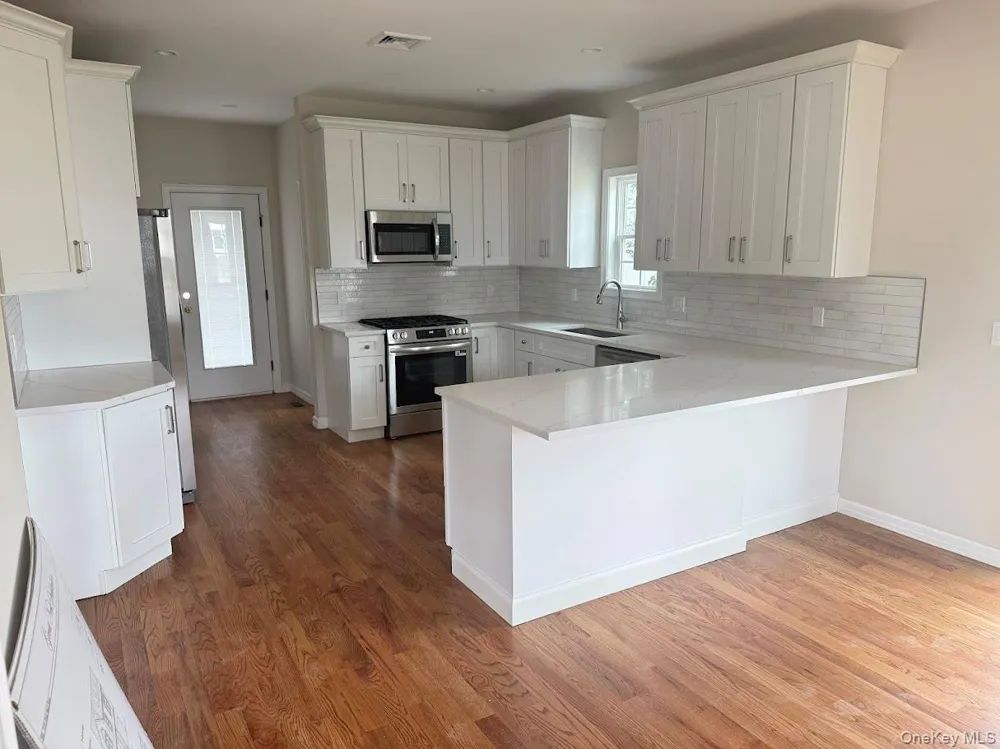2 Gail Grace Court Copiague, NY 11726