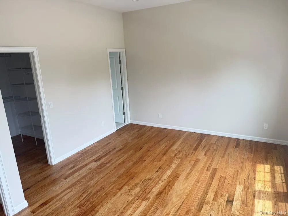 2 Gail Grace Court Copiague, NY 11726
