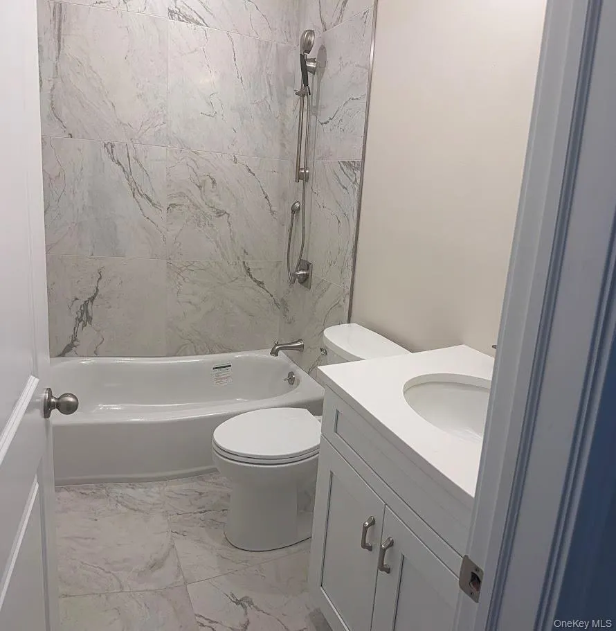 2 Gail Grace Court Copiague, NY 11726