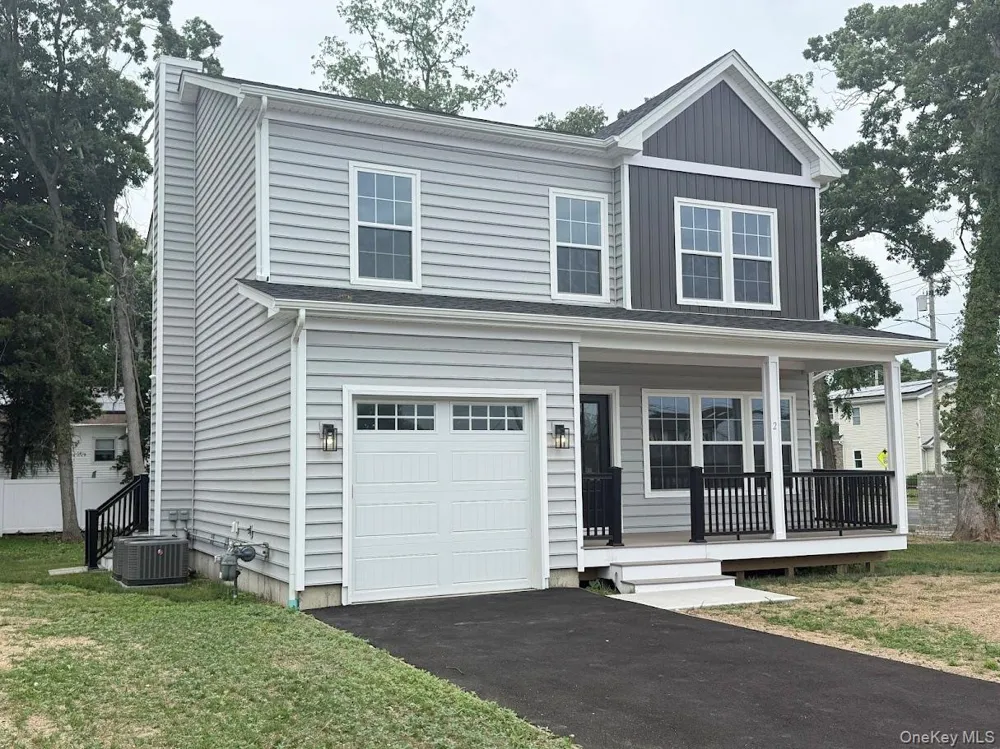 12 Gail Grace Court Copiague, NY 11726