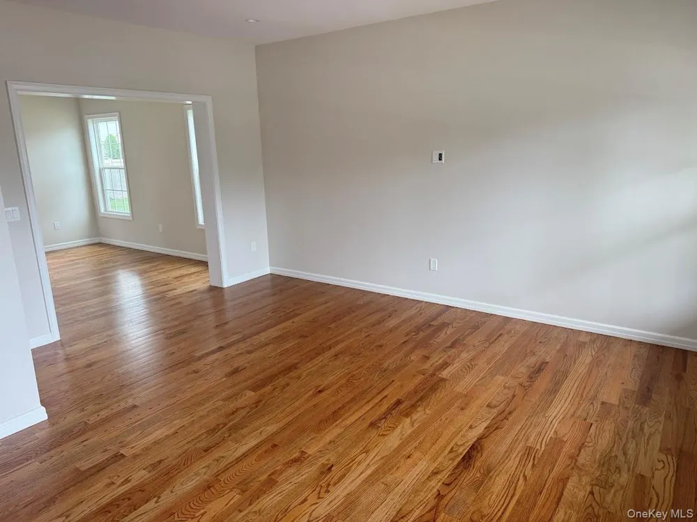 12 Gail Grace Court Copiague, NY 11726