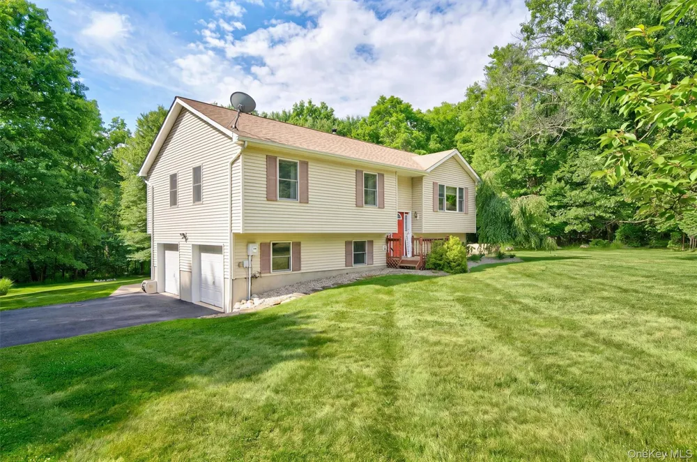 1019 Benjamin Vankeuren Drive Pine Bush, NY 12566