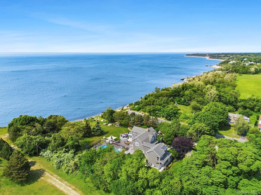 160 Sound Drive Greenport, NY 11944