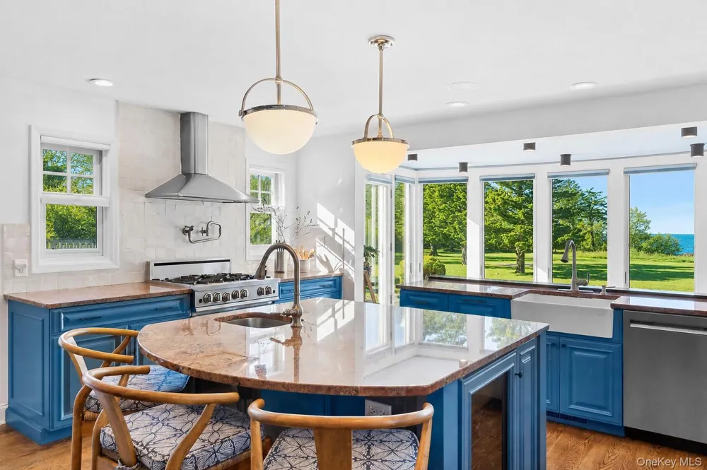160 Sound Drive Greenport, NY 11944