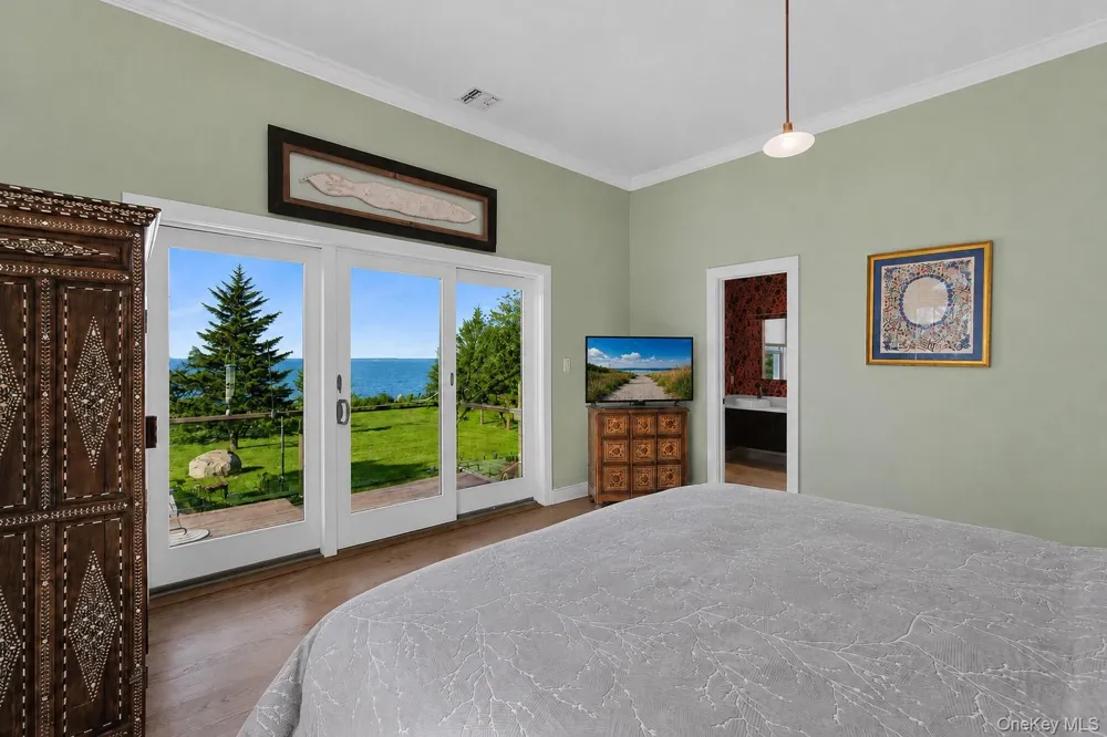 160 Sound Drive Greenport, NY 11944