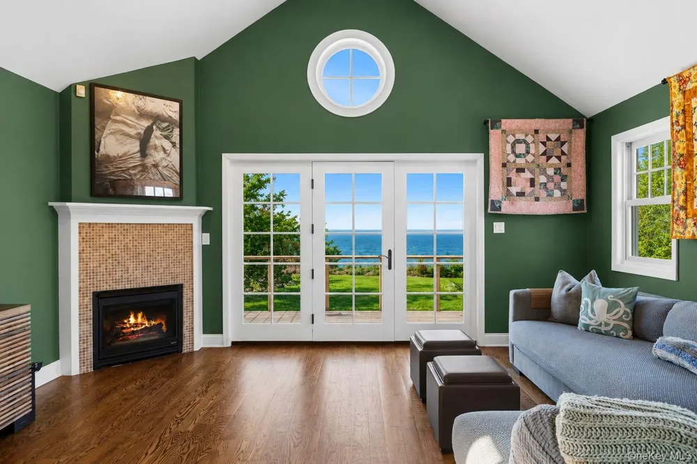 160 Sound Drive Greenport, NY 11944