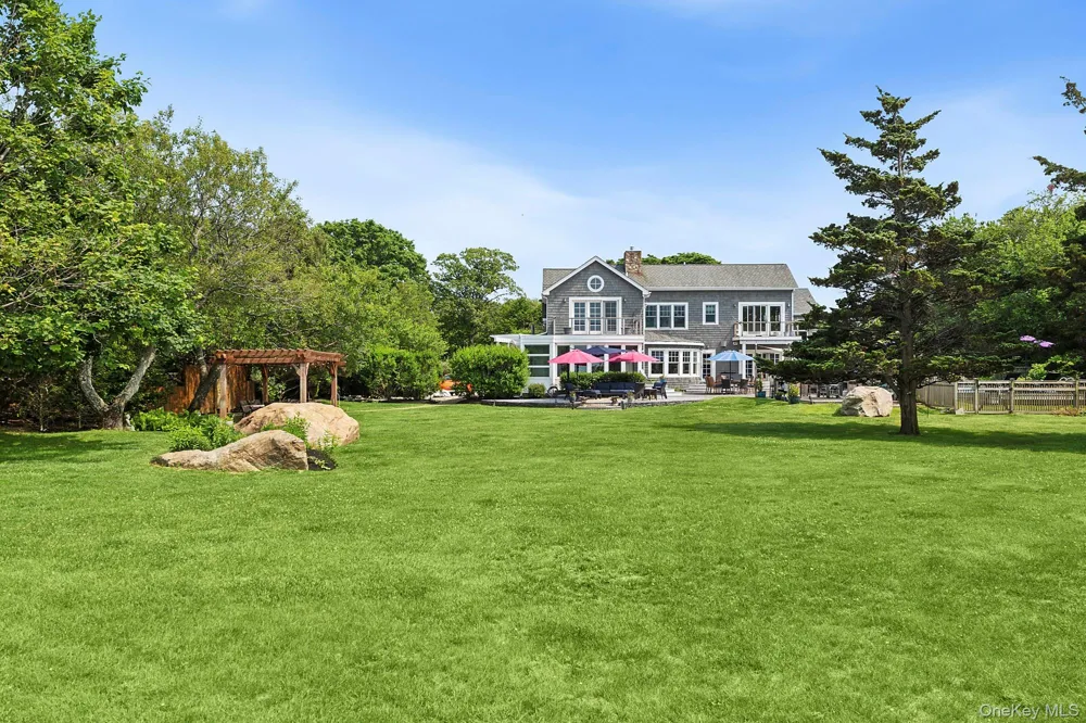 160 Sound Drive Greenport, NY 11944