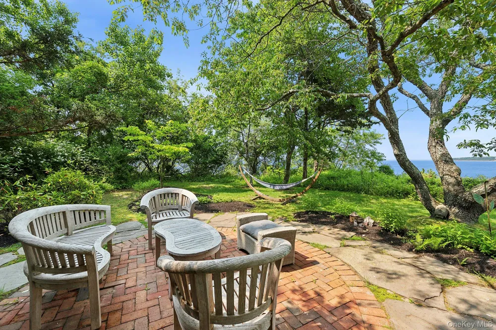 160 Sound Drive Greenport, NY 11944