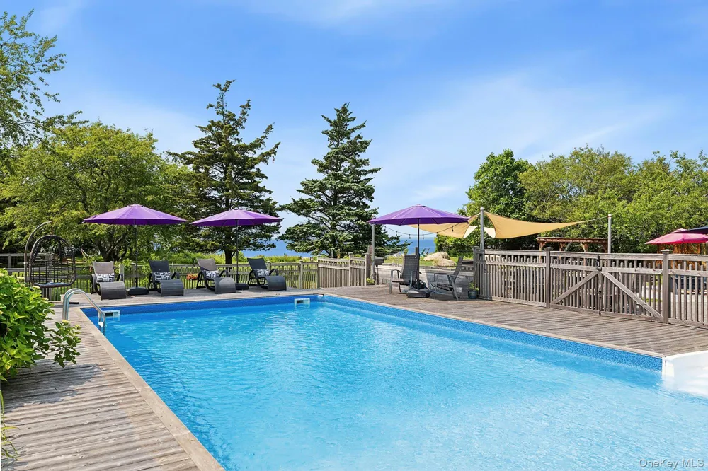 160 Sound Drive Greenport, NY 11944