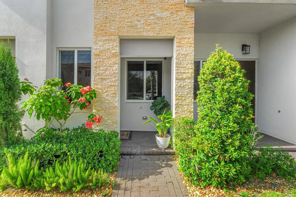610 Pioneer Way Royal Palm Beach, FL 33411