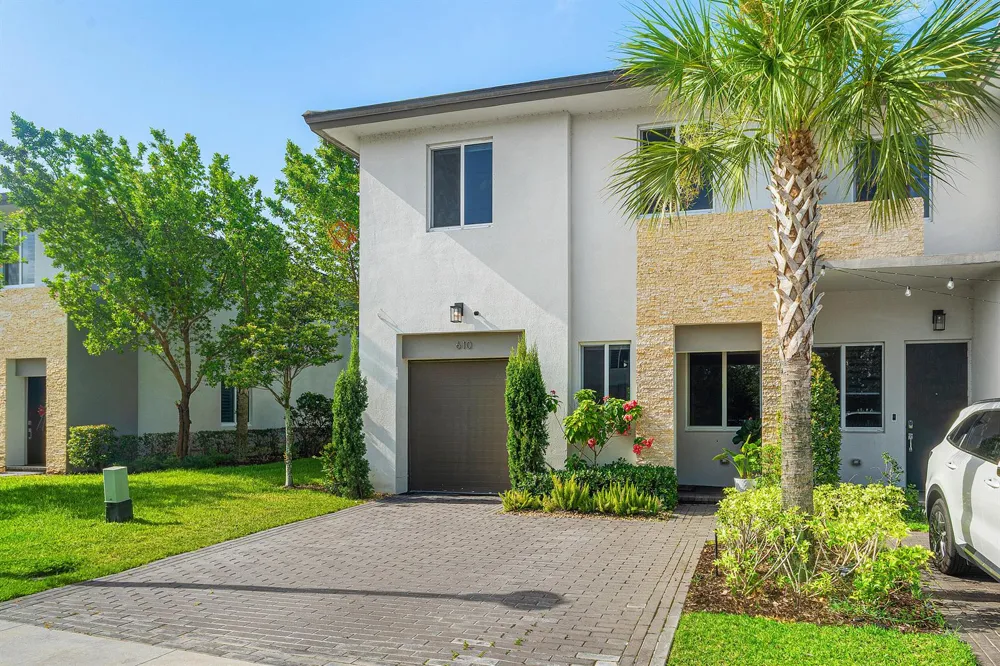 610 Pioneer Way Royal Palm Beach, FL 33411