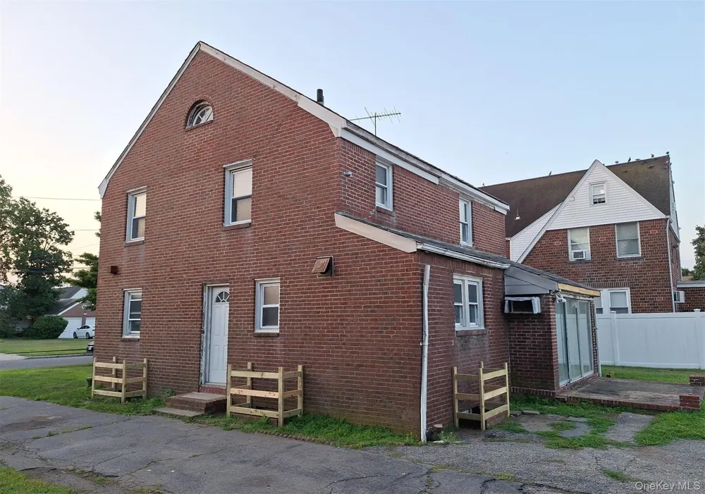 79 Elmwood Avenue Hempstead, NY 11550