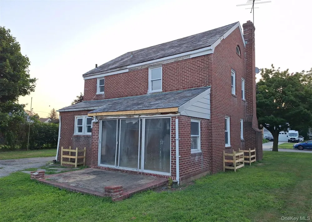 79 Elmwood Avenue Hempstead, NY 11550