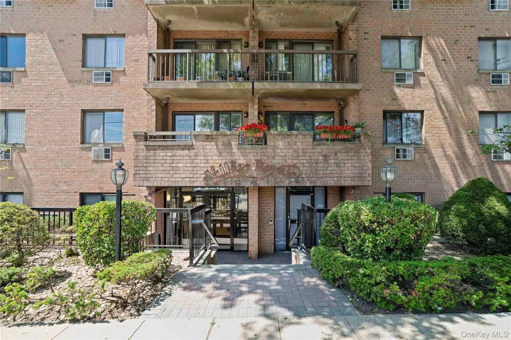61-12 69th Street #2M Middle Village, NY 11379