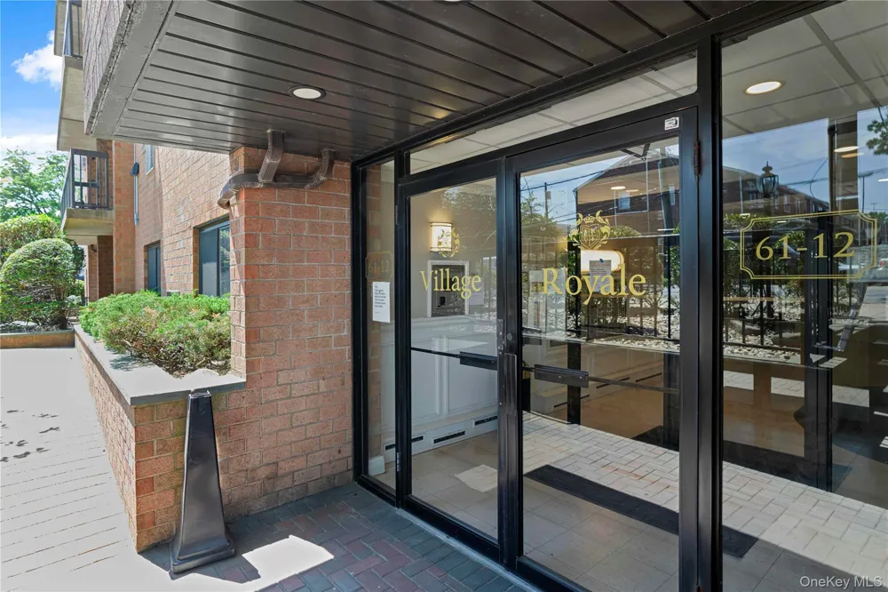 61-12 69th Street #2M Middle Village, NY 11379
