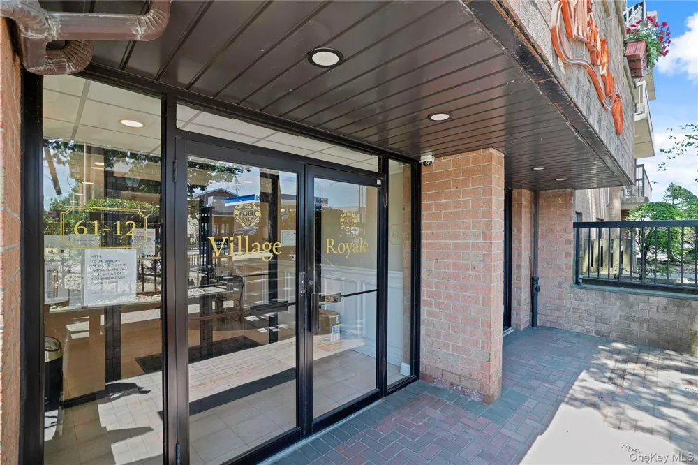 61-12 69th Street #2M Middle Village, NY 11379