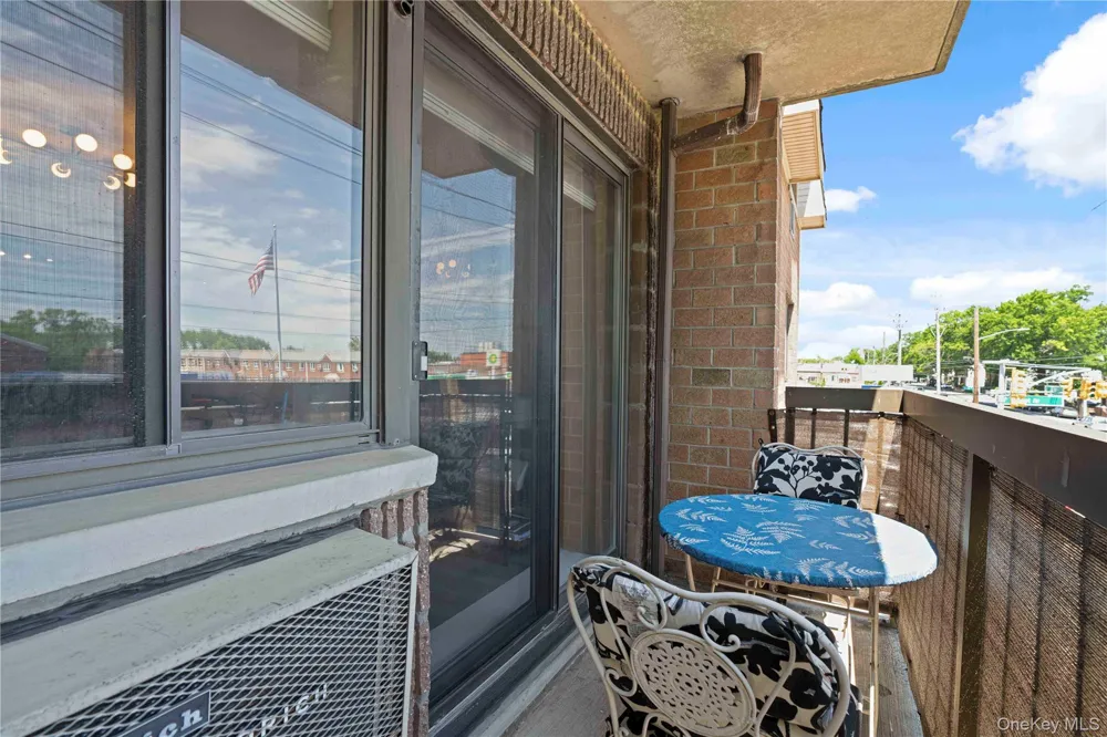 61-12 69th Street #2M Middle Village, NY 11379