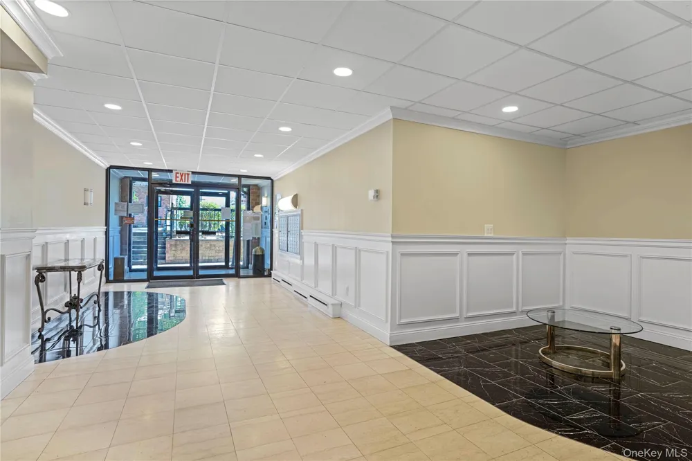 61-12 69th Street #2M Middle Village, NY 11379