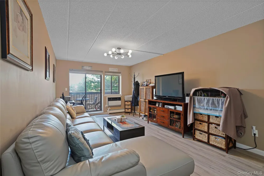 61-12 69th Street #2M Middle Village, NY 11379