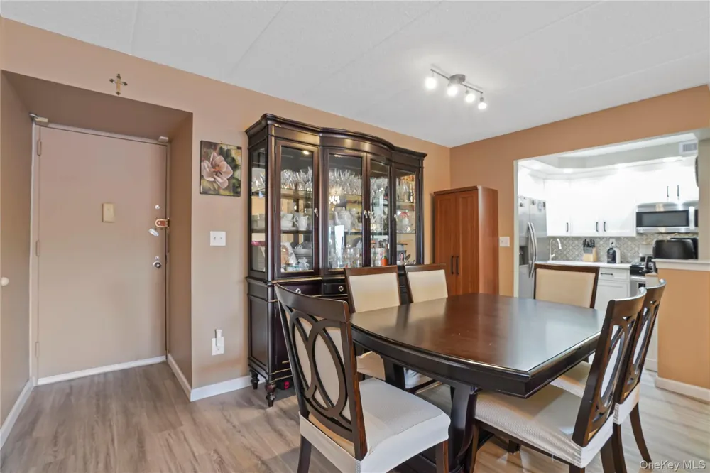 61-12 69th Street #2M Middle Village, NY 11379
