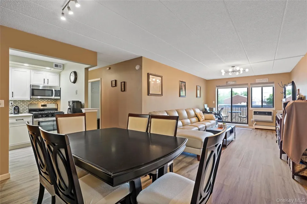 61-12 69th Street #2M Middle Village, NY 11379