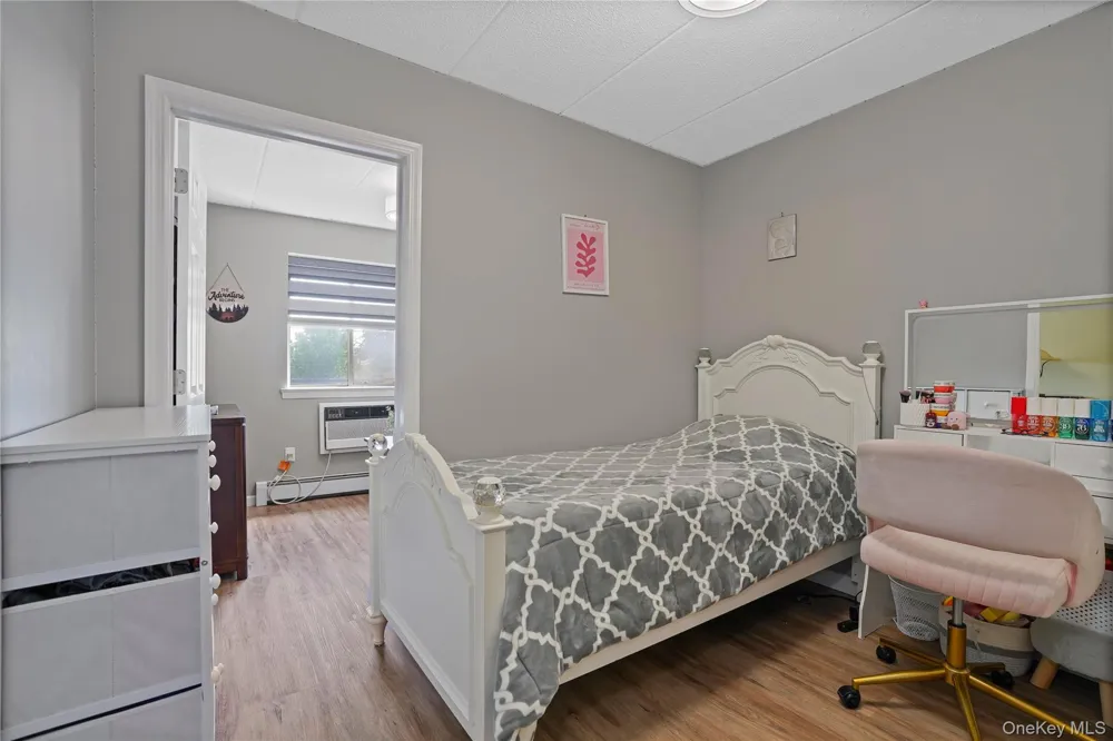 61-12 69th Street #2M Middle Village, NY 11379