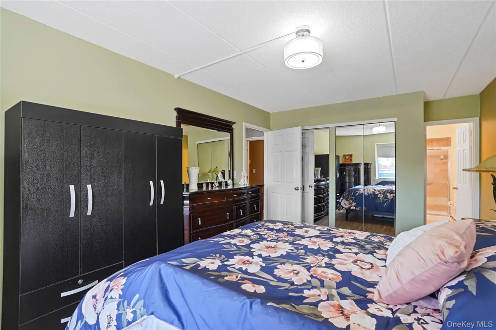 61-12 69th Street #2M Middle Village, NY 11379
