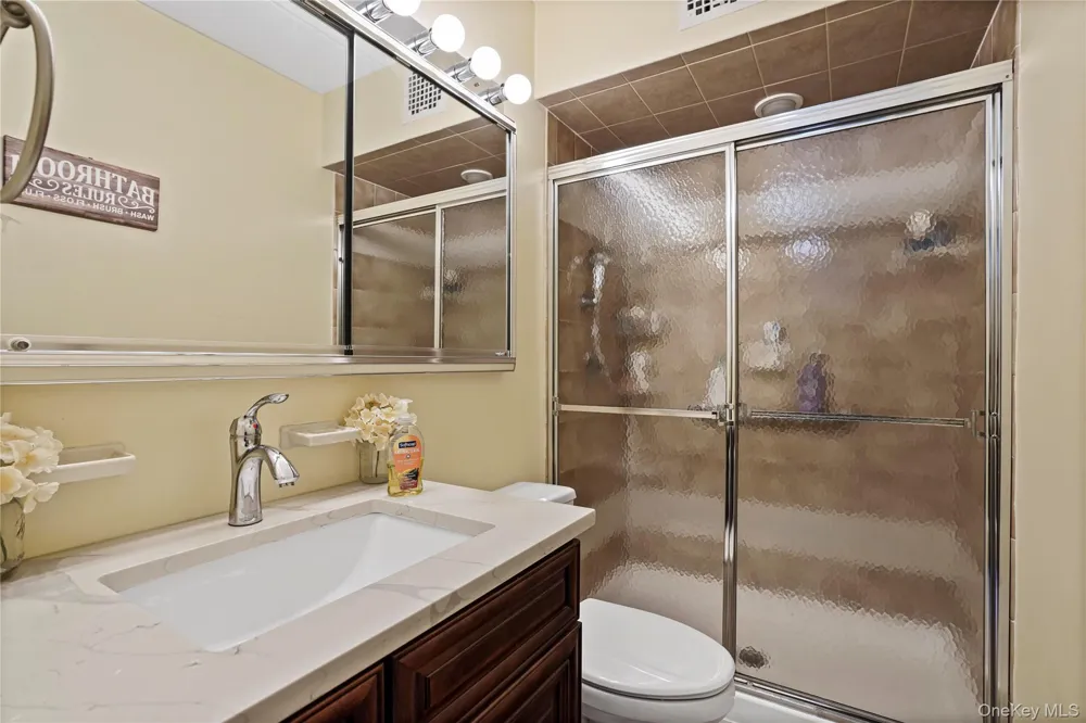 61-12 69th Street #2M Middle Village, NY 11379