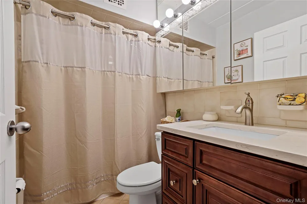 61-12 69th Street #2M Middle Village, NY 11379
