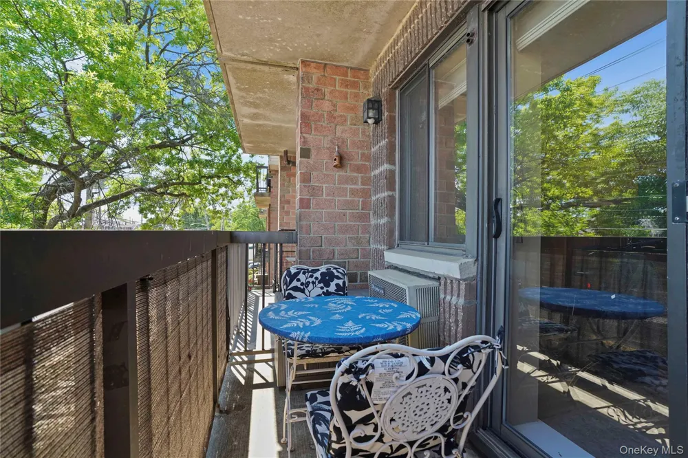 61-12 69th Street #2M Middle Village, NY 11379