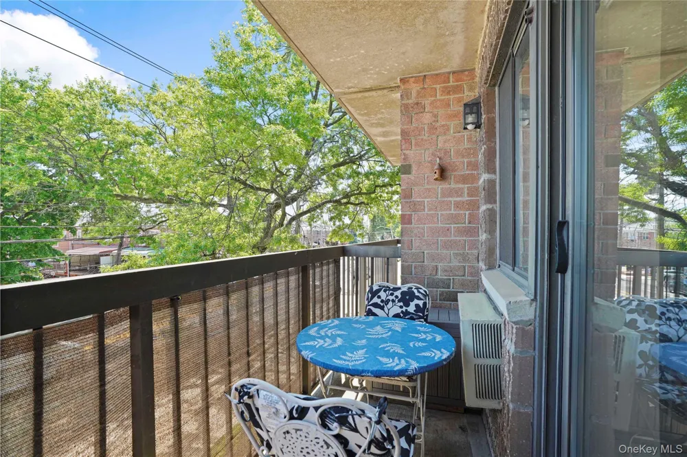 61-12 69th Street #2M Middle Village, NY 11379