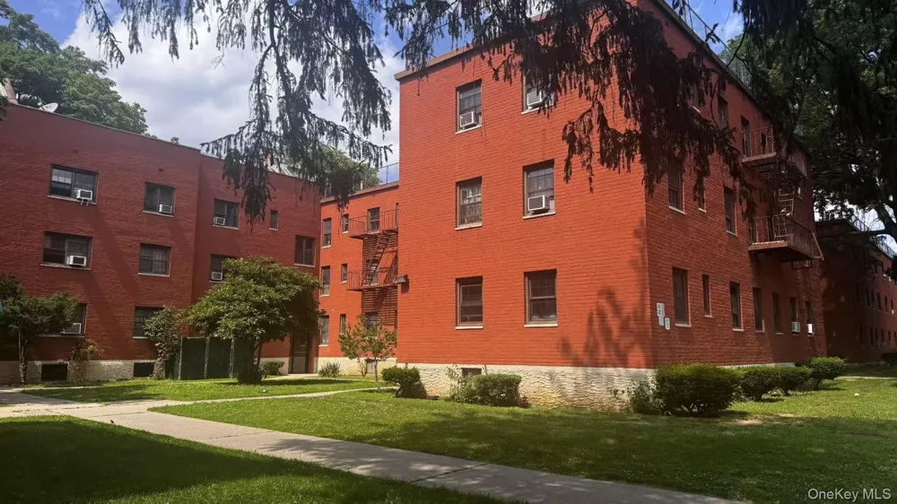 141-33 78th Ave #2B Kew Garden Hills, NY 11367