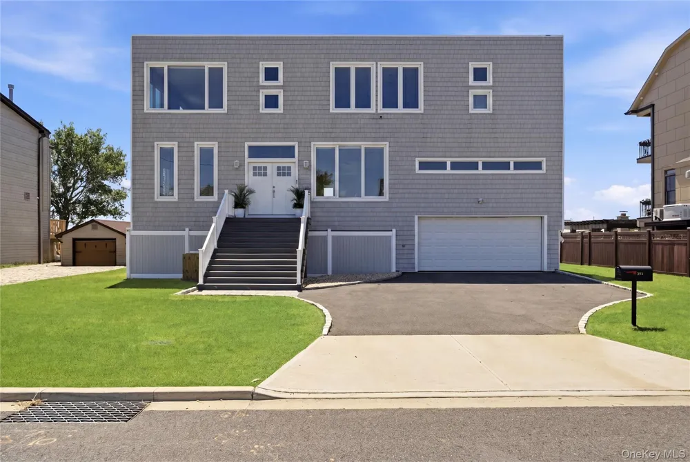 298 W Lido Promenade Lindenhurst, NY 11757