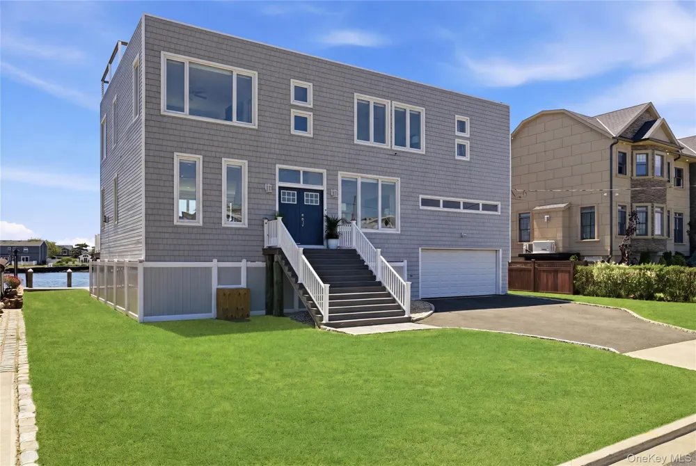298 W Lido Promenade Lindenhurst, NY 11757