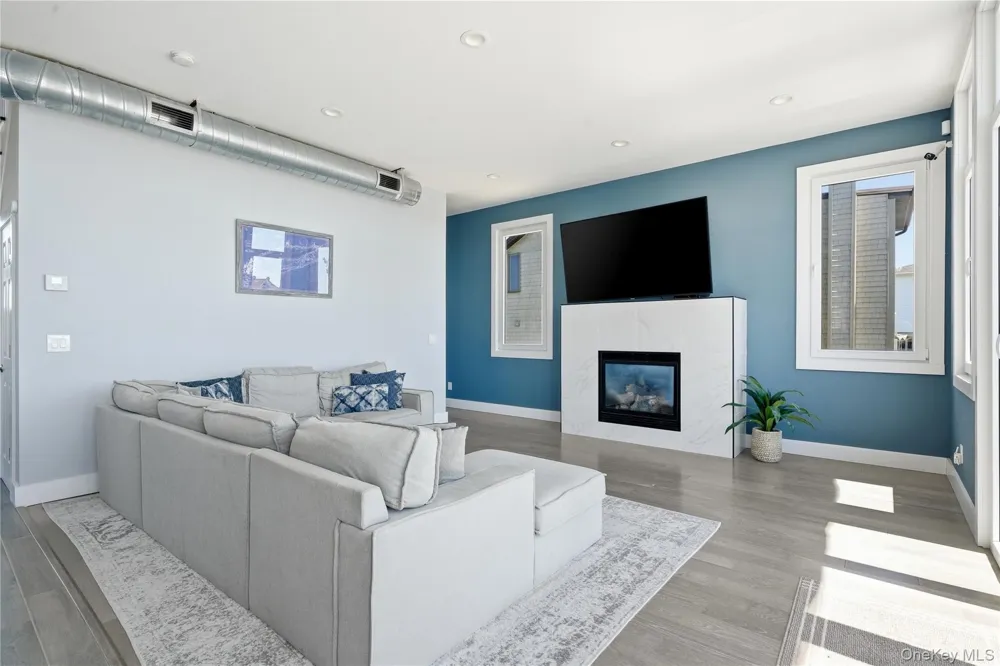 298 W Lido Promenade Lindenhurst, NY 11757