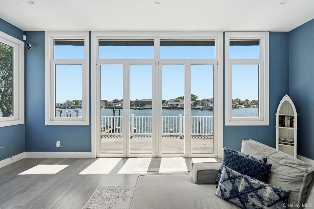 298 W Lido Promenade Lindenhurst, NY 11757