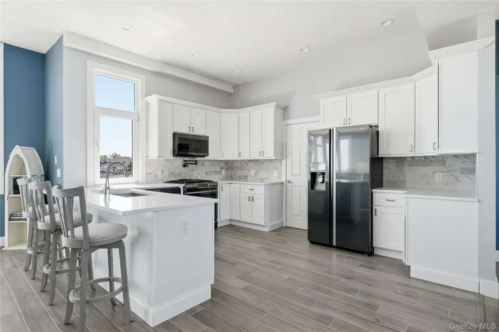 298 W Lido Promenade Lindenhurst, NY 11757