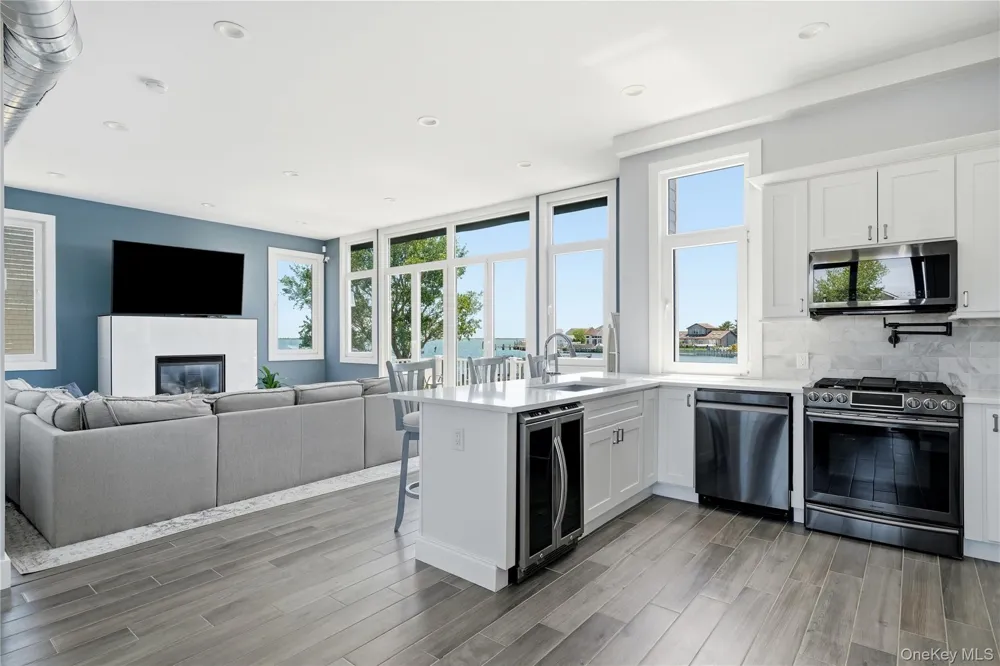 298 W Lido Promenade Lindenhurst, NY 11757