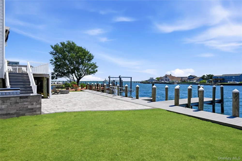 298 W Lido Promenade Lindenhurst, NY 11757