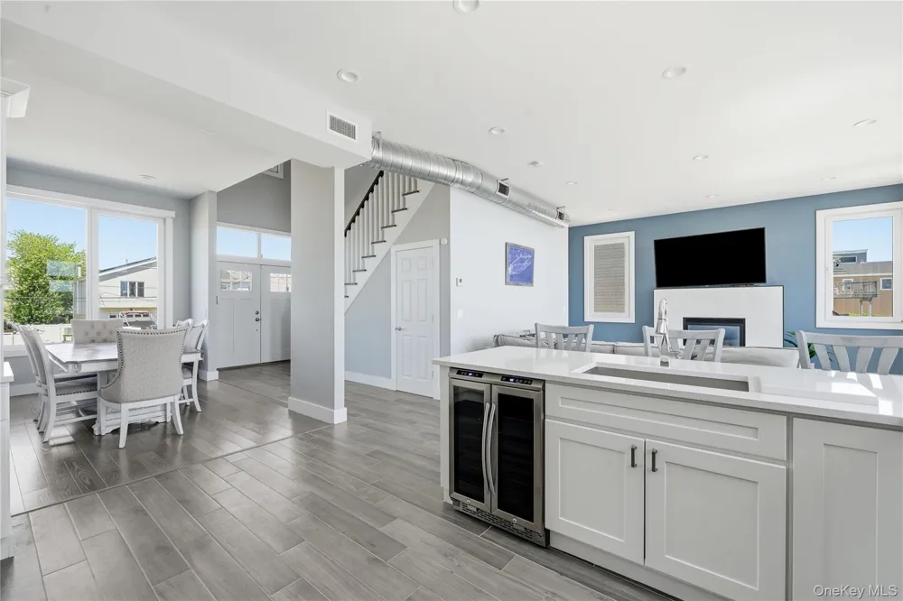 298 W Lido Promenade Lindenhurst, NY 11757