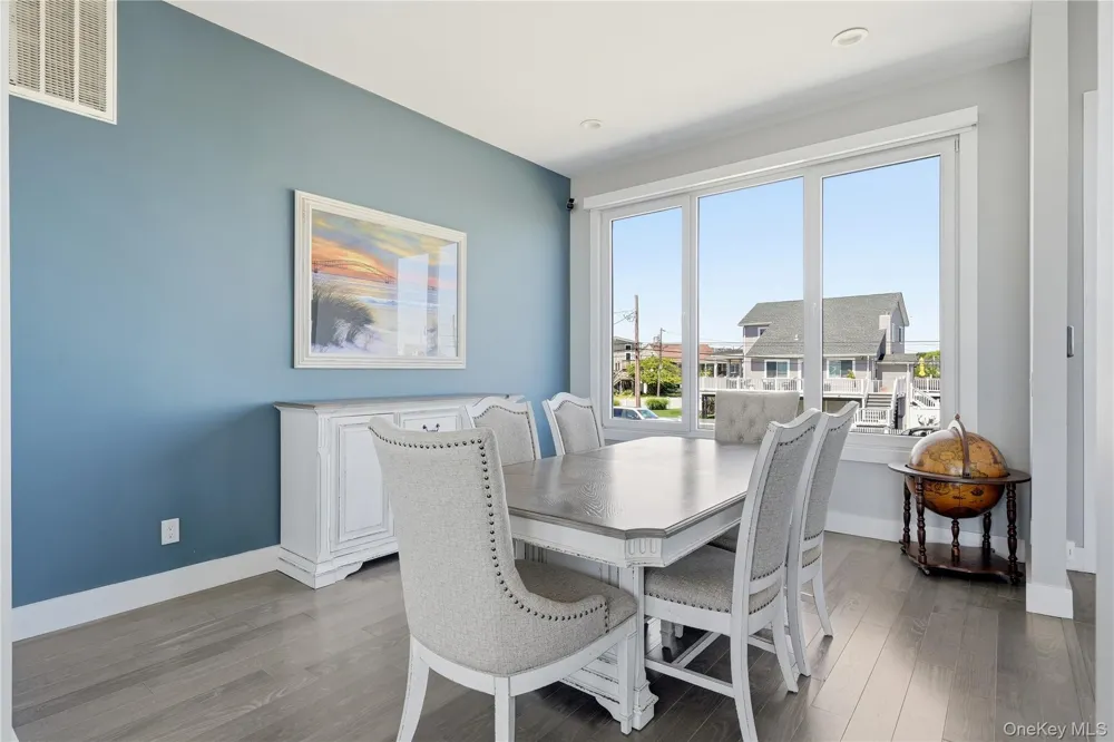 298 W Lido Promenade Lindenhurst, NY 11757