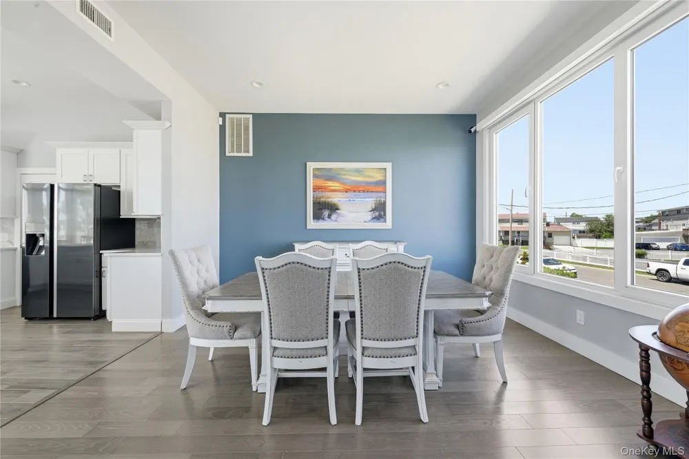 298 W Lido Promenade Lindenhurst, NY 11757