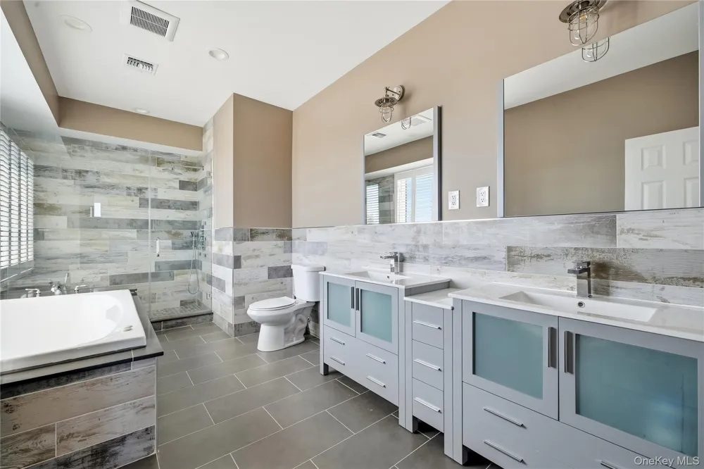 298 W Lido Promenade Lindenhurst, NY 11757